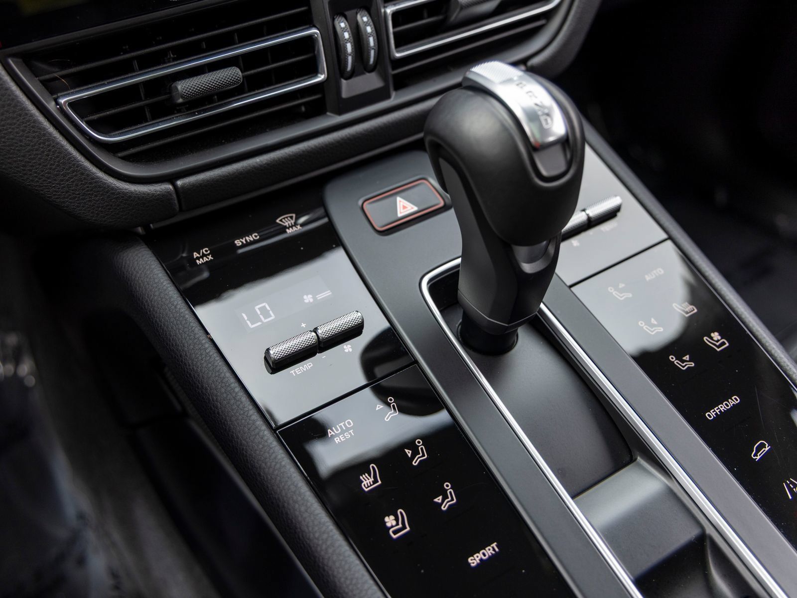 Used 2026 Porsche Macan AWD/4WD image 42
