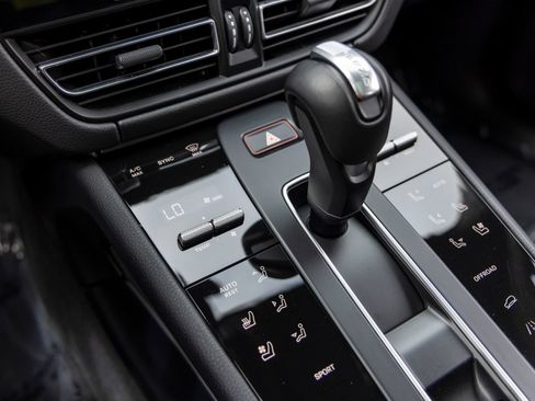 Certified 2026 Porsche Macan AWD/4WD image 42