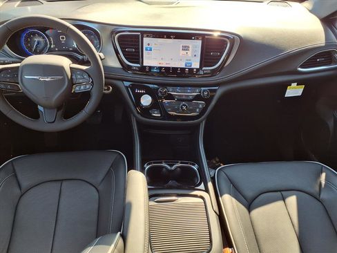 New 2026 Chrysler Pacifica Limited w/ S Appearance Package image 8