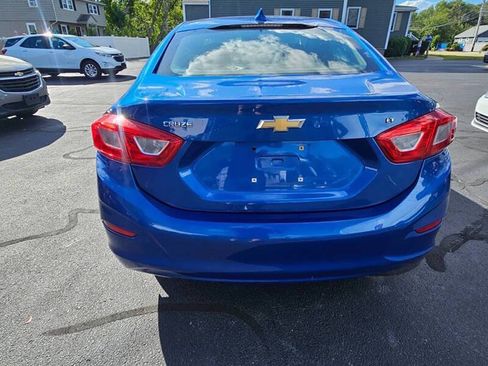 Used 2017 Chevrolet Cruze LT image 9