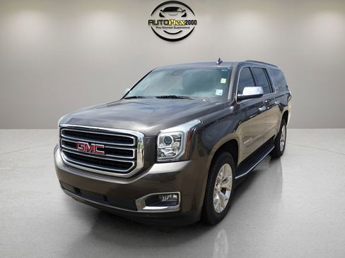 Used 2019 GMC Yukon XL SLT image 3