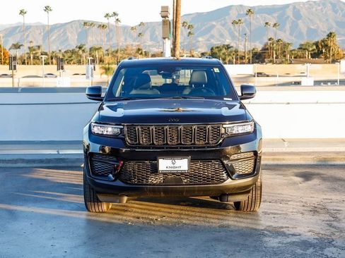 New 2025 Jeep Grand Cherokee Altitude image 3