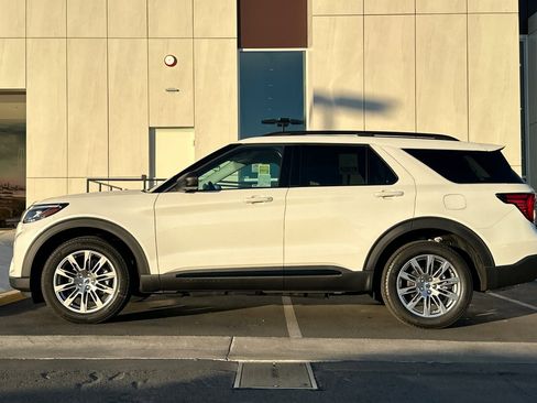New 2026 Ford Explorer Active w/ Active Comfort Package image 6