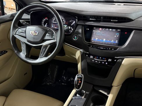 Used 2017 Cadillac XT5 Luxury w/ Driver Awareness Package image 44