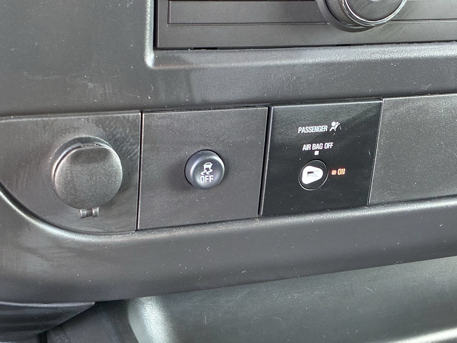 Used 2025 Chevrolet Express 2500 w/ Driver Convenience Package RWD image 36