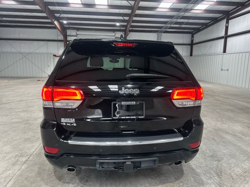 Used 2017 Jeep Grand Cherokee Overland AWD/4WD image 4