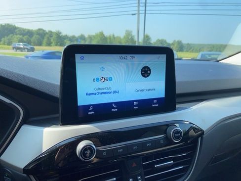 Used 2022 Ford Escape SE image 12