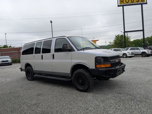 Used 2011 Chevrolet Express 2500 LS RWD image 4