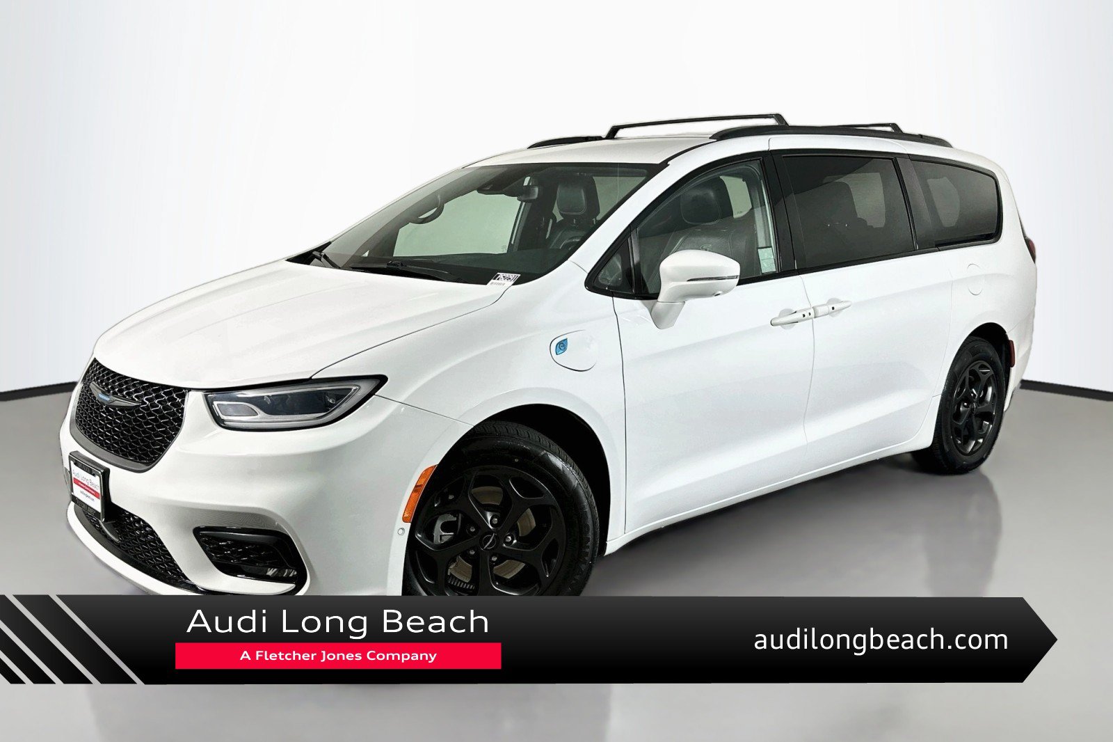 Used 2021 Chrysler Pacifica Touring-L w/ Uconnect Theater Family Group FWD image 1