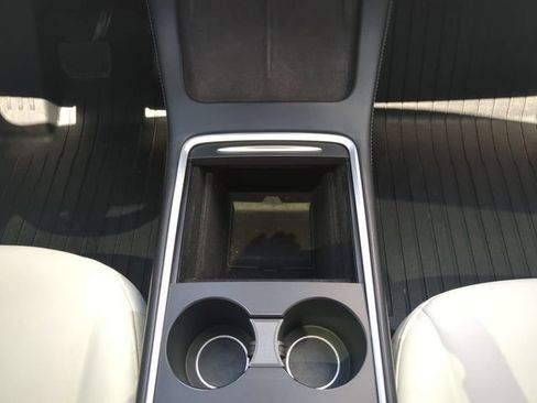 Used 2024 Tesla Model Y Long Range AWD/4WD image 22
