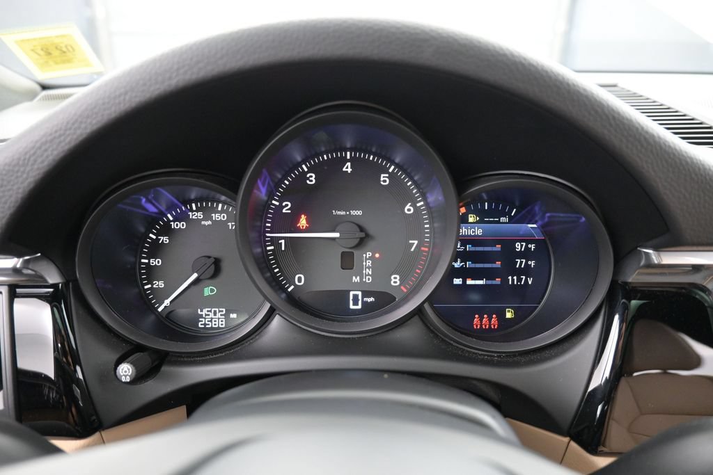 Certified 2026 Porsche Macan AWD/4WD image 18