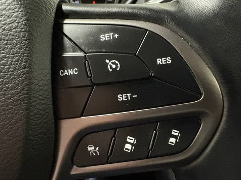 Used 2021 Jeep Cherokee Limited AWD/4WD image 17