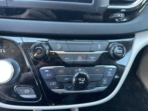 Used 2023 Chrysler Voyager LX FWD image 14