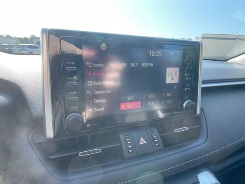 Used 2019 Toyota RAV4 Limited AWD/4WD image 17