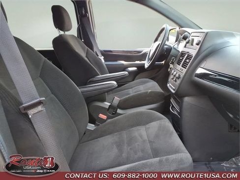 Used 2016 Dodge Grand Caravan SE FWD image 13