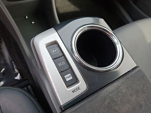 Used 2014 Toyota Prius V Five image 23