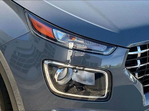 Used 2020 Hyundai Venue SEL FWD image 29