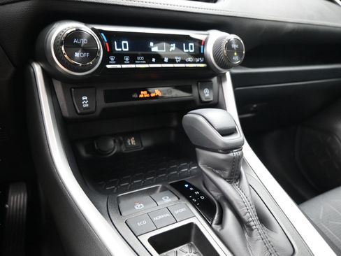 Certified 2025 Toyota RAV4 XLE w/ Convenience Package image 30