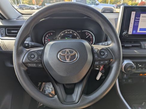 Used 2024 Toyota RAV4 LE image 18