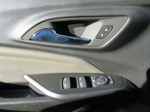 Used 2025 Chevrolet Trax ACTIV w/ Sunroof Package FWD image 21