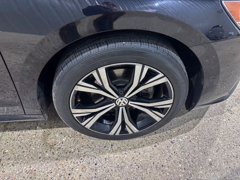 Used 2020 Volkswagen Passat 2.0T SEL image 11