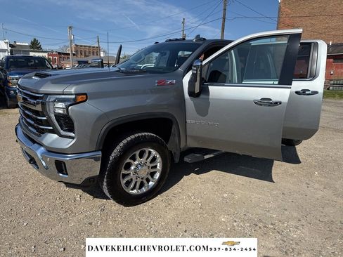 Used 2025 Chevrolet Silverado 2500 LTZ w/ LTZ Premium Package AWD/4WD image 27