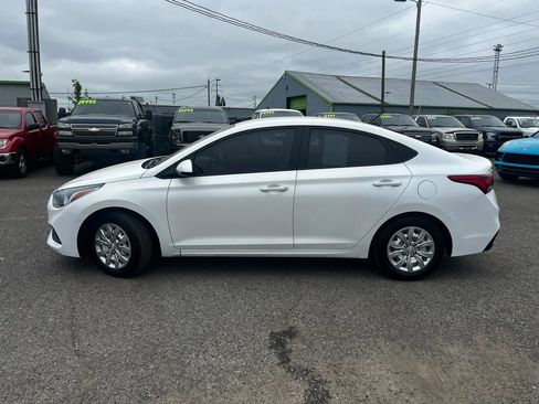 Used 2018 Hyundai Accent SE FWD image 2
