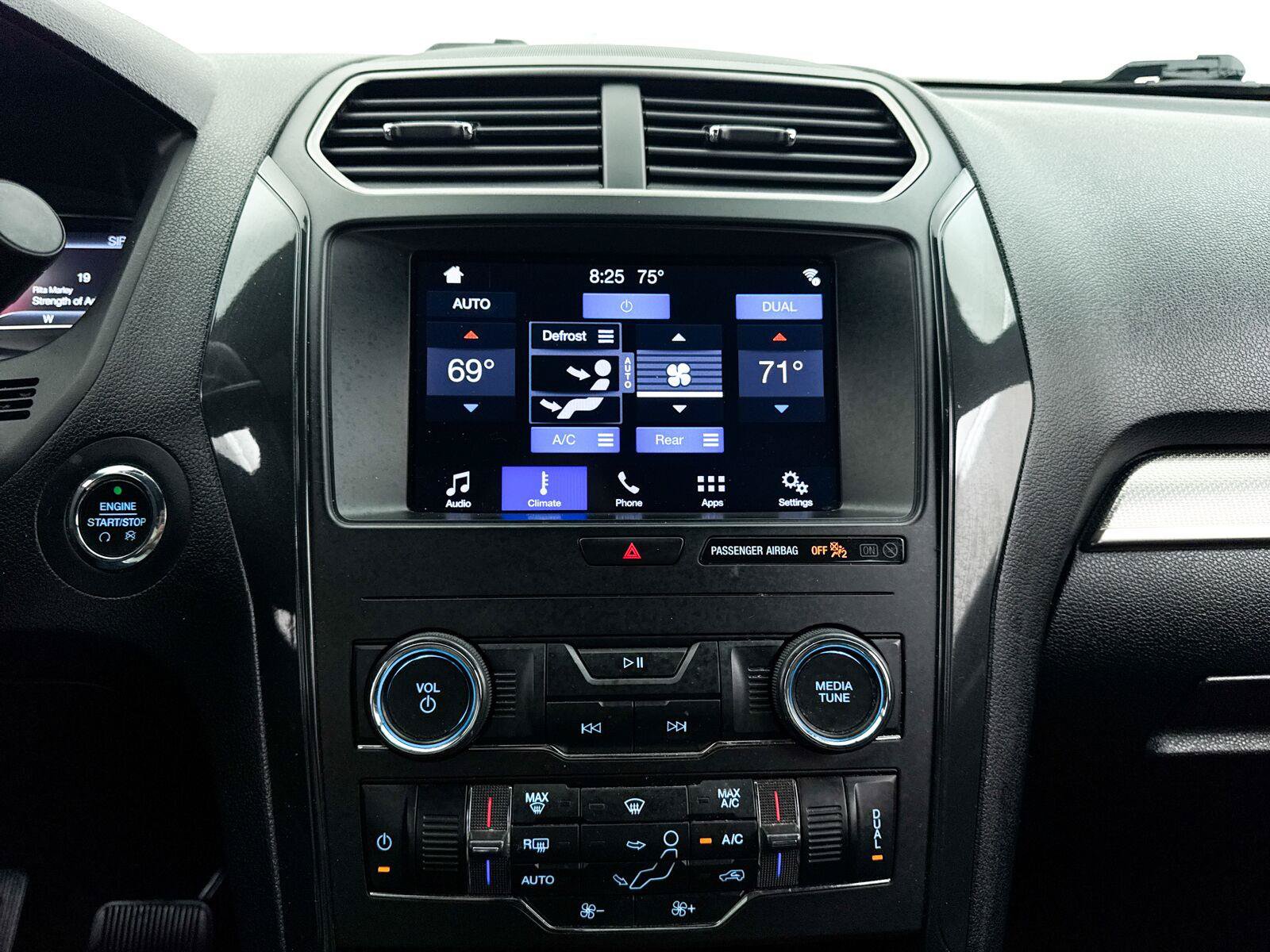 Used 2019 Ford Explorer XLT w/ Equipment Group 201A AWD/4WD image 20