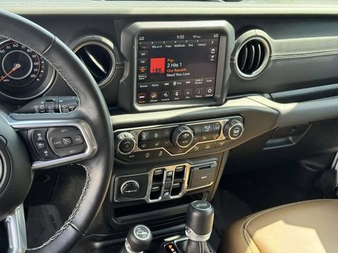 Used 2021 Jeep Wrangler Unlimited Sahara AWD/4WD image 21