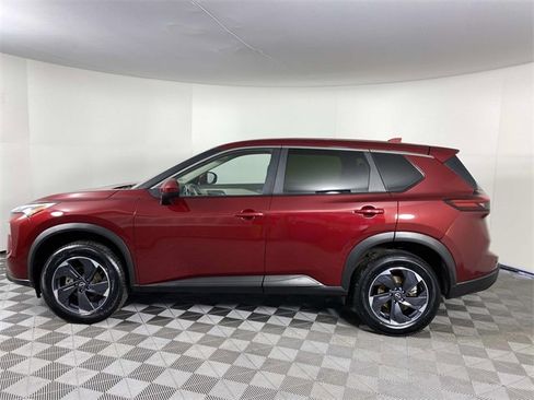 Used 2024 Nissan Rogue SV image 4