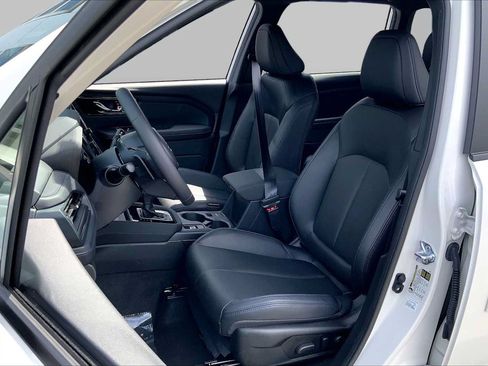 Certified 2025 Subaru Forester Limited AWD/4WD image 9