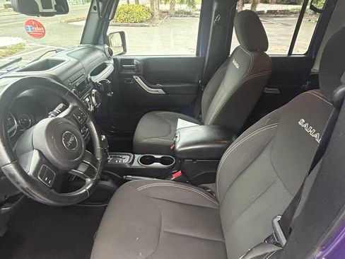Used 2017 Jeep Wrangler Unlimited Sahara AWD/4WD image 13