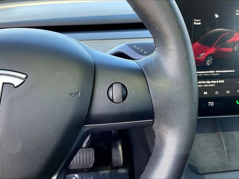 Used 2021 Tesla Model Y Long Range image 12