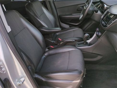 Certified 2019 Chevrolet Trax LT w/ LT Convenience Package image 26