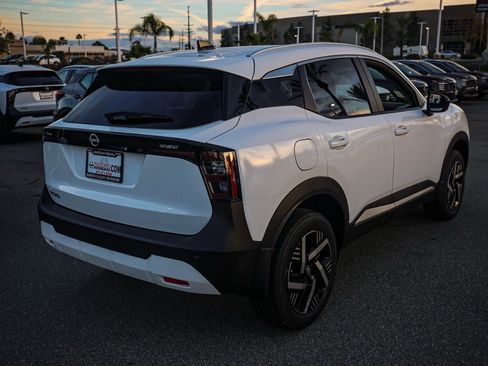 New 2026 Nissan Kicks SV image 4