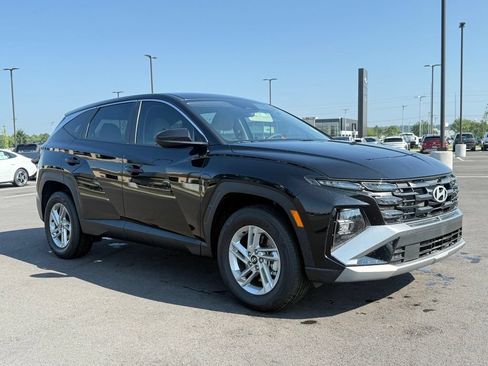 Certified 2025 Hyundai Tucson SE AWD/4WD image 3