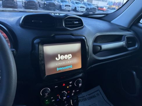 Used 2023 Jeep Renegade Latitude image 15