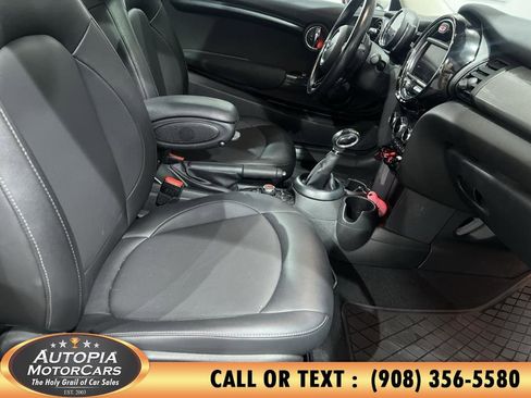 Used 2019 MINI Cooper 2-Door Hardtop w/ Storage Package image 12