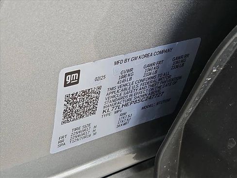 Used 2025 Chevrolet Trax LT FWD image 24