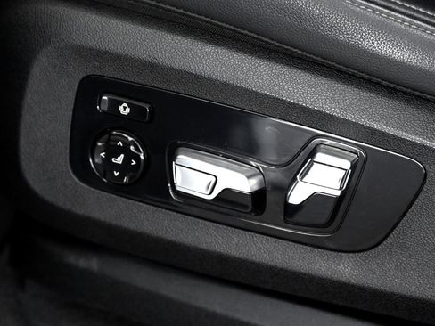 Used 2020 BMW X5 M50i w/ Premium Package image 18