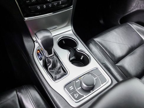 Used 2022 Jeep Grand Cherokee Limited image 32