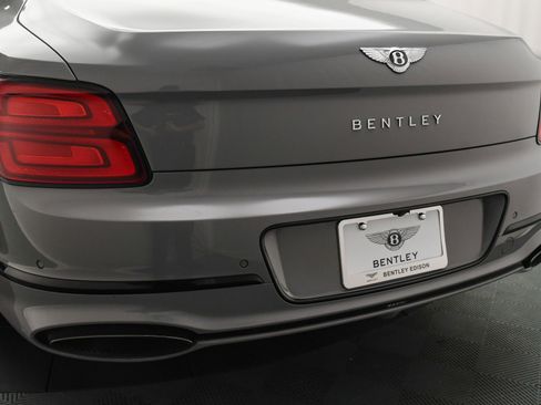Certified 2023 Bentley Flying Spur W12 image 23