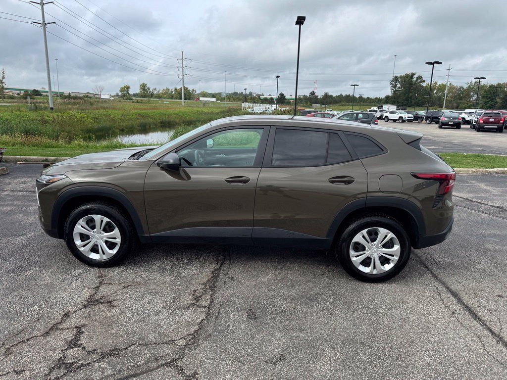 Certified 2024 Chevrolet Trax LS w/ Driver Confidence Package FWD image 4