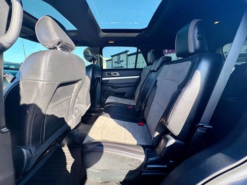 Used 2017 Ford Explorer XLT w/ Equipment Group 202A image 23