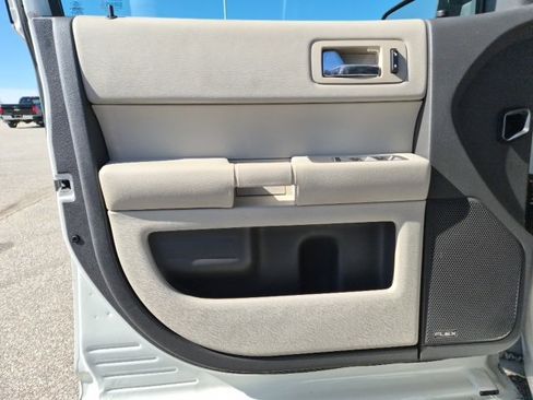 Used 2010 Ford Flex SE image 12