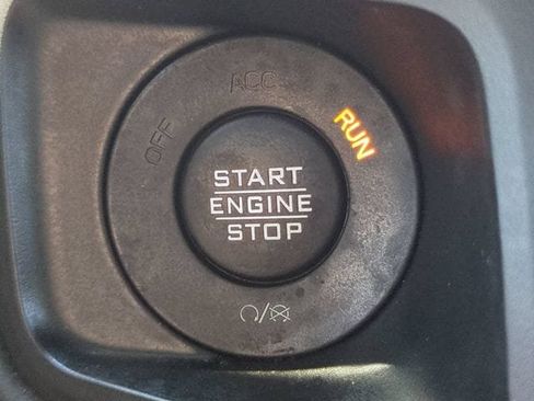 Used 2024 Jeep Wrangler Unlimited Sahara AWD/4WD image 27