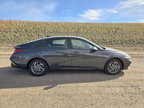 New 2025 Hyundai Elantra Blue image 6