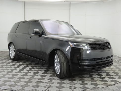 Used 2023 Land Rover Range Rover Long Wheelbase SE image 3