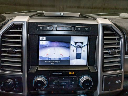 Used 2020 Ford F250 Platinum w/ FX4 Off-Road Package image 22