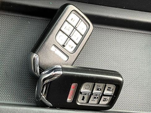 Used 2018 Honda Odyssey Touring image 10